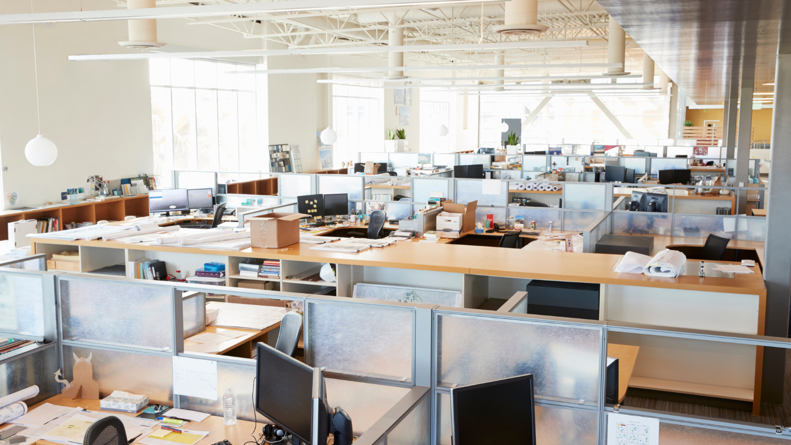 【忙しいあなた必見】デスク周りの書類整理術と快適な作業環境づくりのポイント - 株式会社WELL